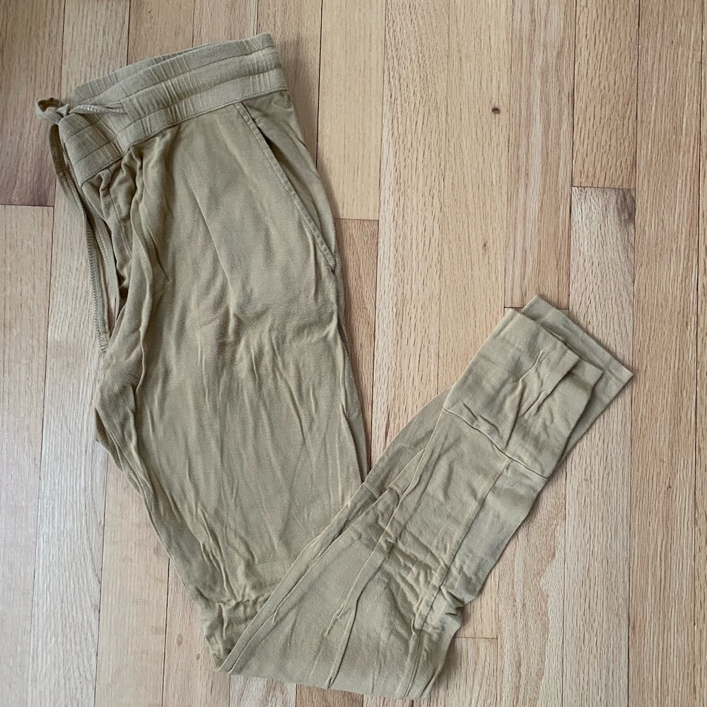 Kate Quinn Jogger